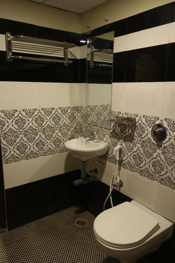 Hôtel E S Residency à Theni Extérieur photo