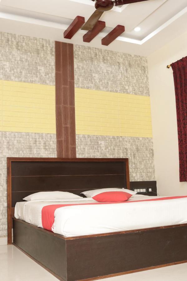 Hôtel E S Residency à Theni Extérieur photo