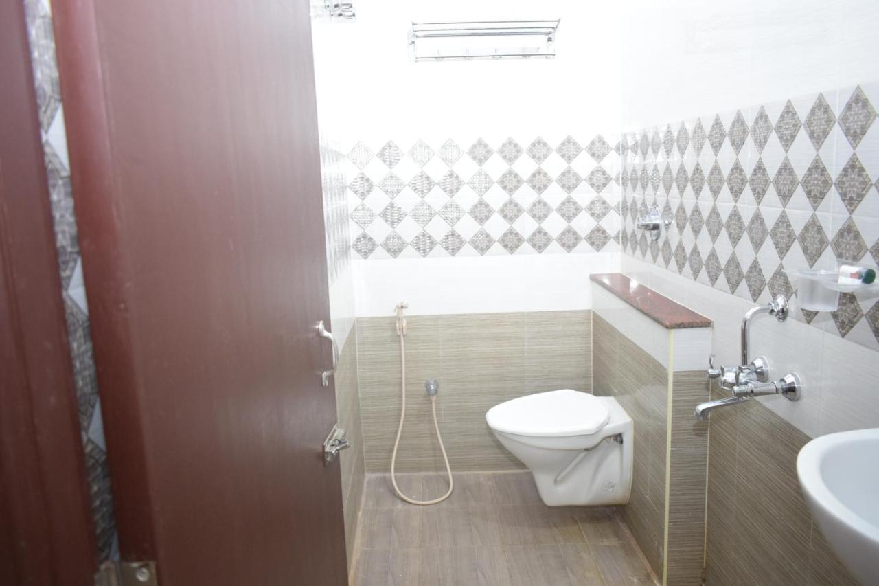 Hôtel E S Residency à Theni Extérieur photo