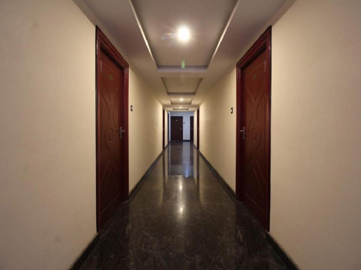 Hôtel E S Residency à Theni Extérieur photo
