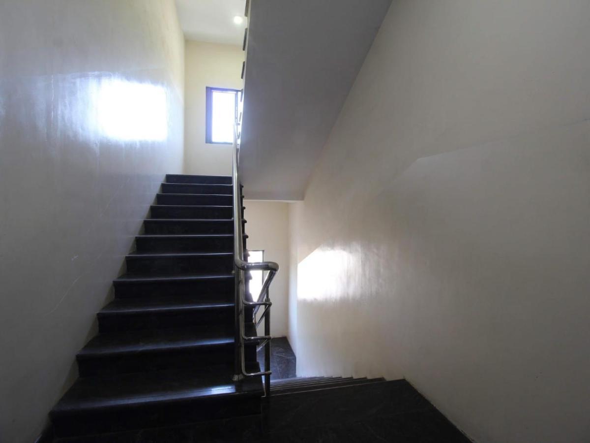 Hôtel E S Residency à Theni Extérieur photo