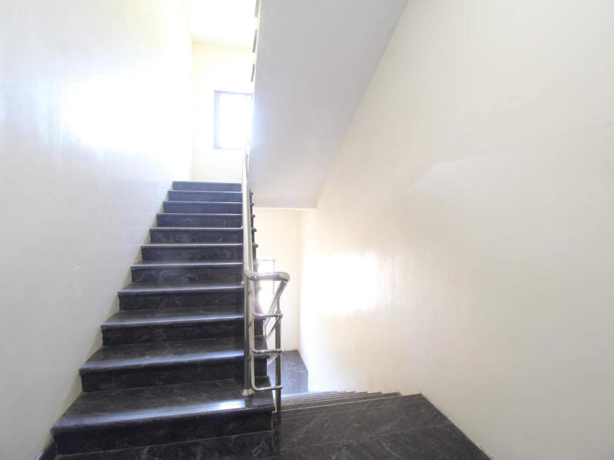 Hôtel E S Residency à Theni Extérieur photo