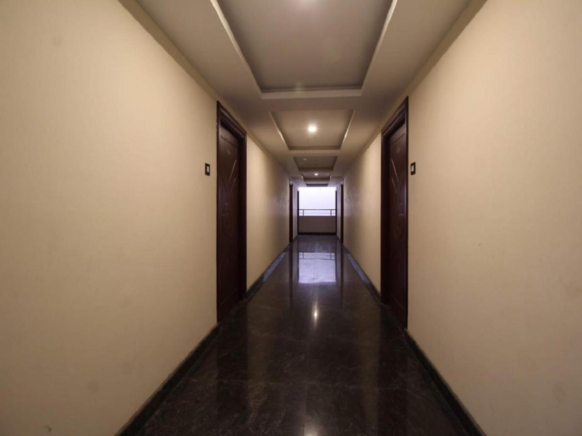 Hôtel E S Residency à Theni Extérieur photo