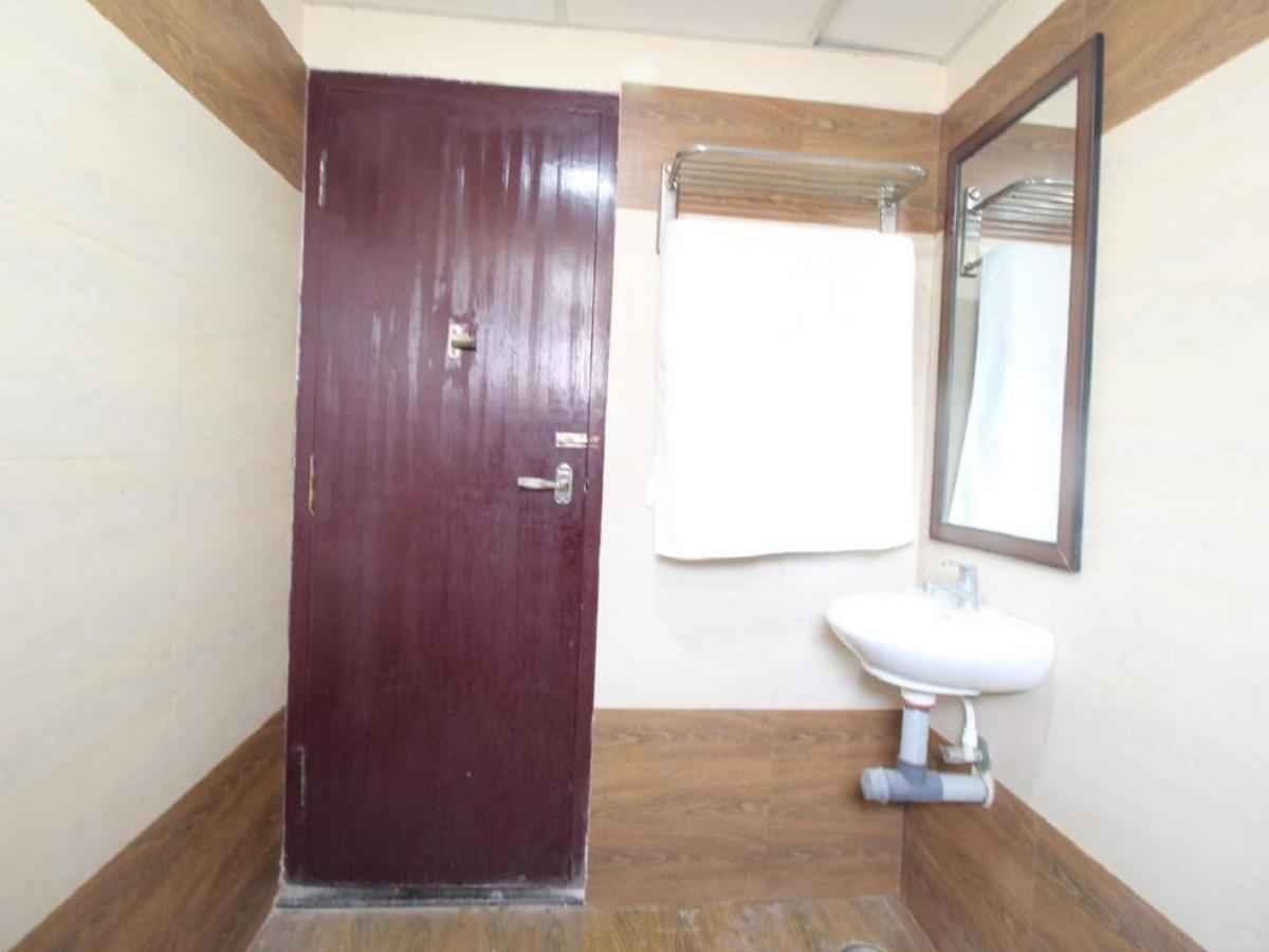 Hôtel E S Residency à Theni Extérieur photo