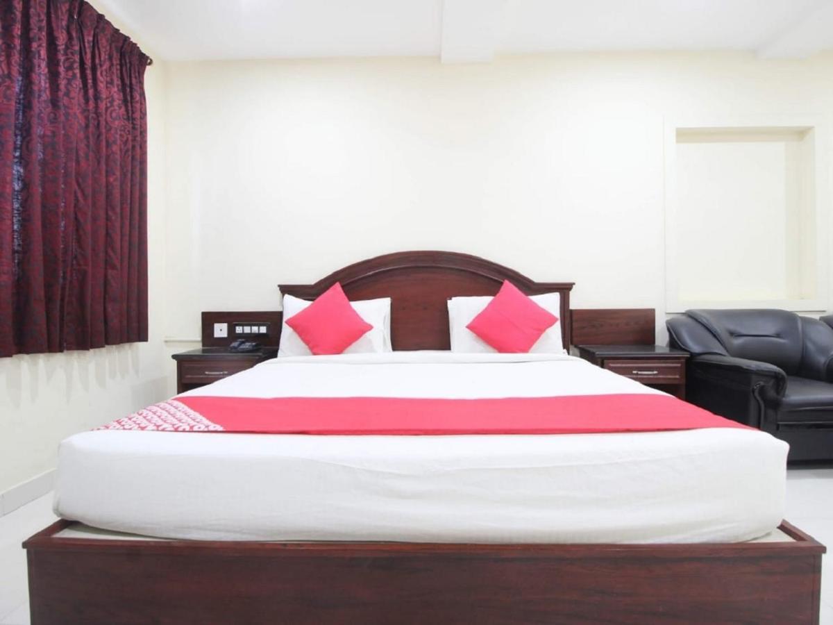 Hôtel E S Residency à Theni Extérieur photo